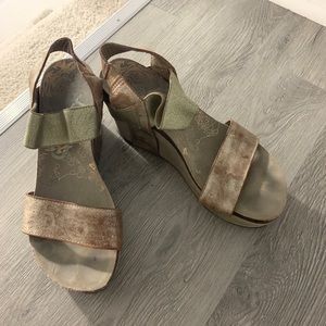 OTBT sandals